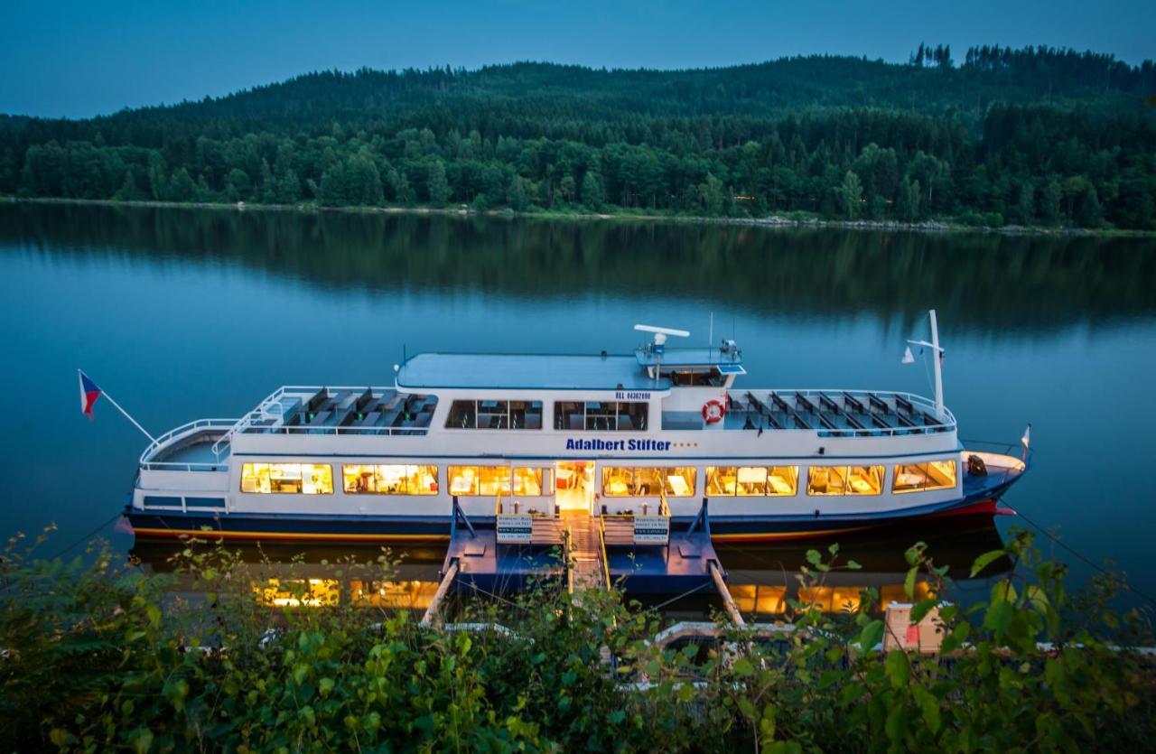 Lipno Riviera - Mysi V Bote Apartment Lipno nad Vltavou Luaran gambar